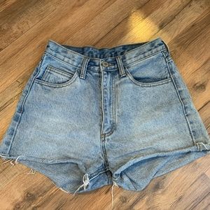 BRANDY MELVILLE J. GALT DENIM SHORTS
